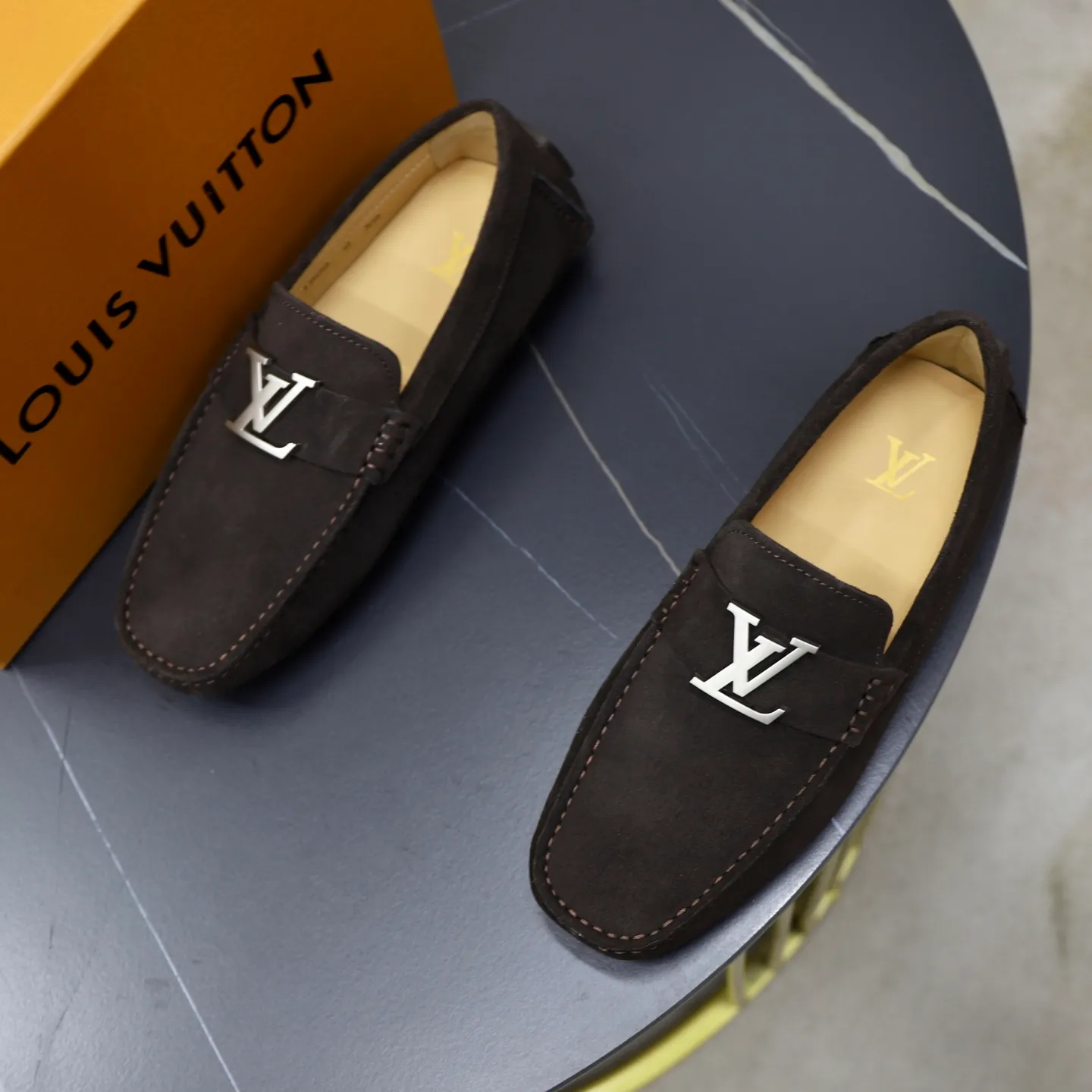 Ex-factory price: 480💰【LV】Louis Vuitton ⚠️High-end men’s driving and pedal series ⚠️38-44 (customized for 45) ⚠️All original cowhide leather! Thick and soft! Made entirely of calfskin lining! Rubber sheet anti-slip beanie sole! Three-dimensional package technology! Fashionable and classic! Handicrafts! Original high quality! Feel free to compare!